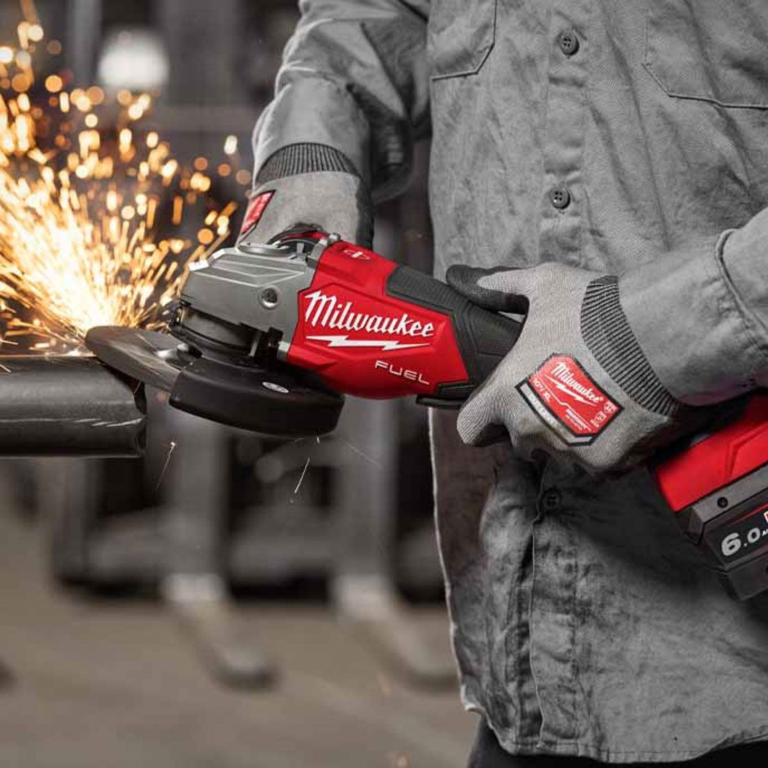 M18 FUEL 125mm Braking Grinder with Paddle Switch Action Shot