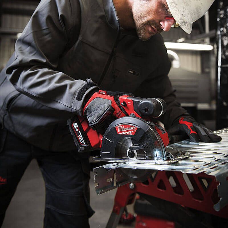M18 FUEL 57mm Metal Circular Saw Action Shot