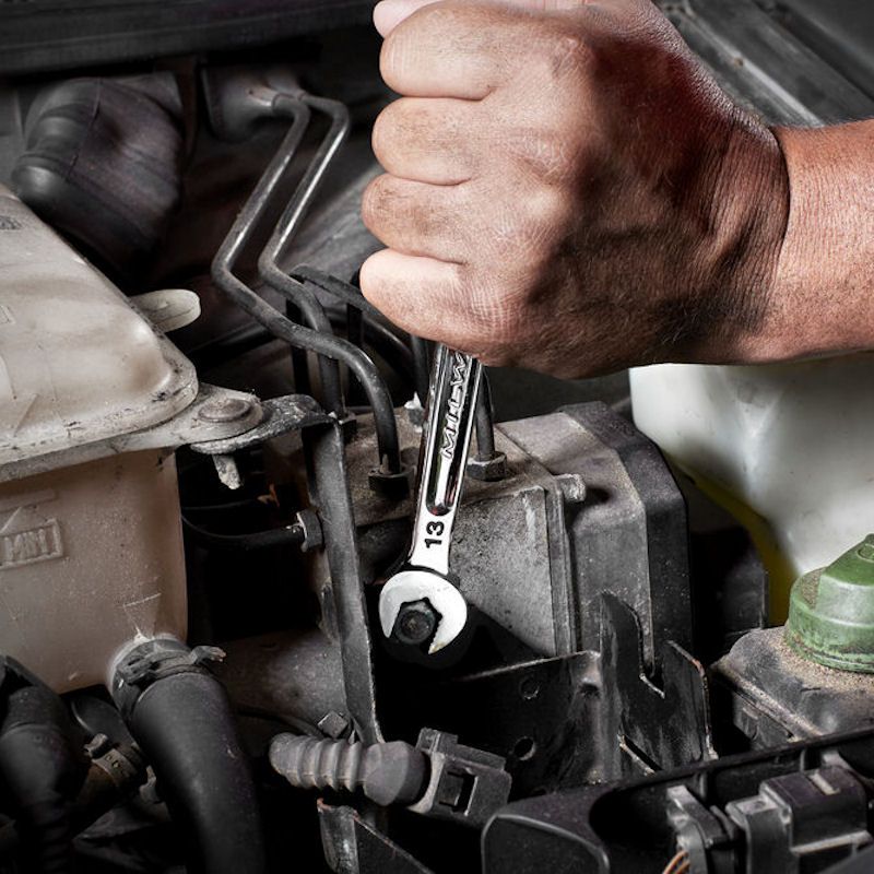 Max Bite™ Spanner in Use – Open-End Grip Reduces Rounding and Provides Maximum Torque for Tight Spaces