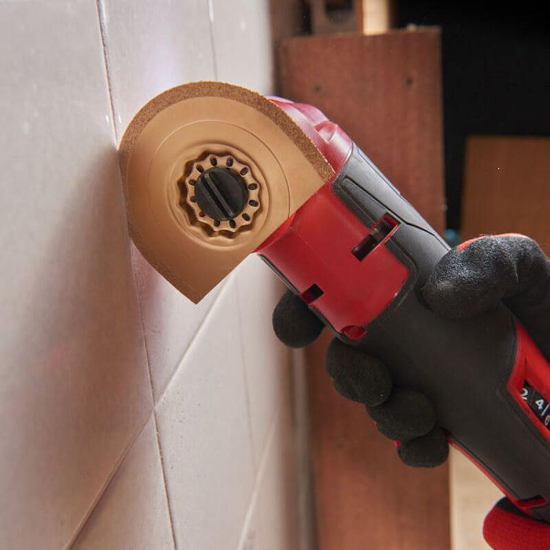 Milwaukee Carbide Grit Grout Removal Blade - 2.2mm Action Shot